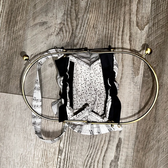 Handmade Music sheet note musician clasp crossbody handbag reworked white black - Picture 7 of 8